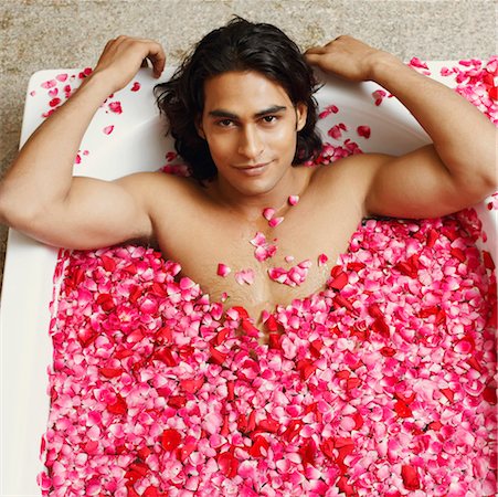 simsearch:630-01078224,k - Portrait of a young man lying in a bathtub filled with rose petals Stock Photo - Premium Royalty-Free, Code: 630-01127000