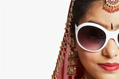 Close-up of a young woman wearing sunglasses Stock Photo - Premium Royalty-Free, Code: 630-01127249