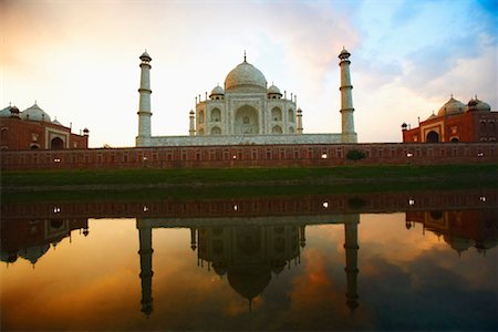 simsearch:630-01131460,k - Reflection of a mausoleum in water, Taj Mahal, Agra, Uttar Pradesh, India Foto de stock - Sin royalties Premium, Código: 630-01127376