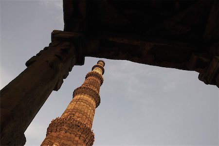 simsearch:630-07071430,k - Vue angle faible sur un monument, complexe du Qutub Minar, New Delhi, Inde Photographie de stock - Premium Libres de Droits, Code: 630-01127370