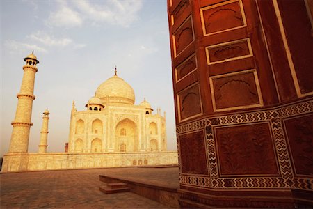 simsearch:630-01130201,k - Vue d'angle faible d'un mausolée, Taj Mahal, Agra, Uttar Pradesh, Inde Photographie de stock - Premium Libres de Droits, Code: 630-01127424