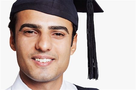 simsearch:630-01077110,k - Portrait of a male graduate smiling Foto de stock - Sin royalties Premium, Código: 630-01127651