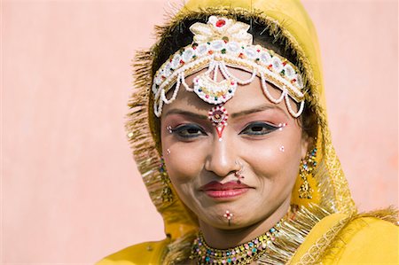 Portrait of a female performer smiling, Jaipur, Rajasthan, India Foto de stock - Sin royalties Premium, Código: 630-01127760