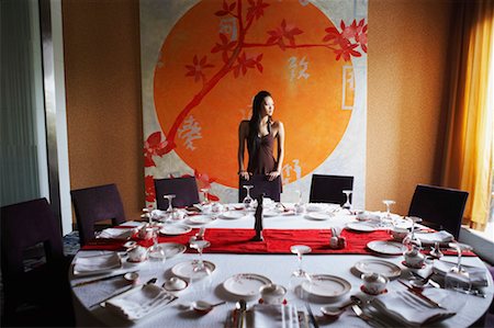simsearch:630-02220328,k - Young woman standing behind a table in a restaurant Fotografie stock - Premium Royalty-Free, Codice: 630-01127791