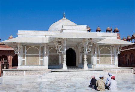 simsearch:630-03482581,k - Four people sitting in front of a dargah, Dargah Of Sheikh Salim Chisti, Fatehpur Sikri, Uttar Pradesh, India Fotografie stock - Premium Royalty-Free, Codice: 630-01127897