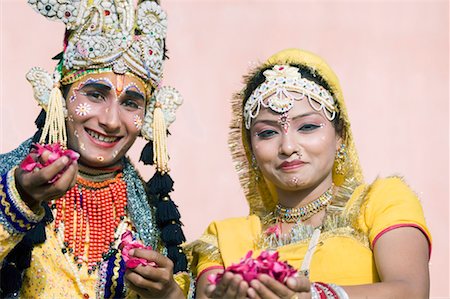 simsearch:630-01191624,k - Portrait of two performers holding rose petals, Elephant Festival, Jaipur, Rajasthan, India Foto de stock - Sin royalties Premium, Código: 630-01128022