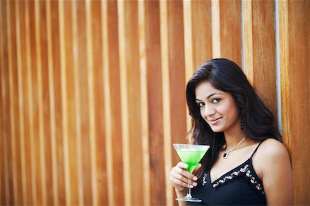 simsearch:630-01128103,k - Portrait of a young woman holding a glass of cocktail Stock Photo - Premium Royalty-Free, Code: 630-01128127
