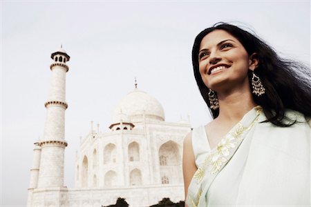 photos saris taj mahal - Close-up of a young woman standing in front of a mausoleum, Taj Mahal, Agra, Uttar Pradesh, India Stock Photo - Premium Royalty-Free, Code: 630-01128469