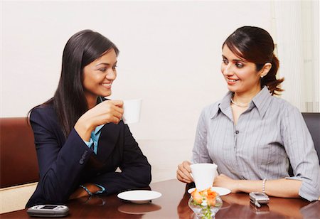 simsearch:630-01128103,k - Two businesswomen sitting in an office and drinking tea Stock Photo - Premium Royalty-Free, Code: 630-01128876