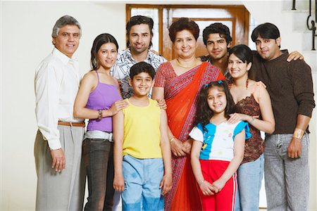 Portrait of a family standing together Stock Photo - Premium Royalty-Free, Code: 630-01128996