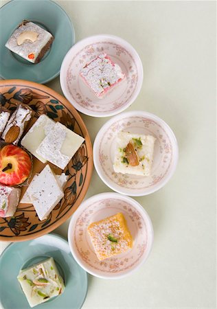 High angle view of sweets in plate and saucer Stock Photo - Premium Royalty-Free, Code: 630-01129388