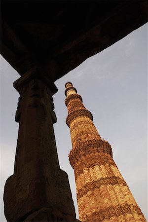 simsearch:630-07071430,k - Vue angle faible sur un monument, complexe du Qutub Minar, New Delhi, Inde Photographie de stock - Premium Libres de Droits, Code: 630-01129383