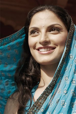 Close-up of a young woman smiling Foto de stock - Sin royalties Premium, Código: 630-01129517