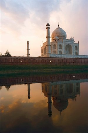simsearch:630-01130201,k - Réflexion d'un mausolée dans l'eau, Taj Mahal, Agra, Uttar Pradesh, Inde Photographie de stock - Premium Libres de Droits, Code: 630-01129685