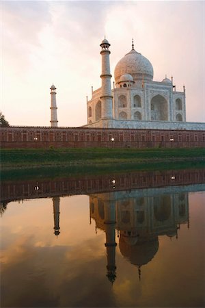 simsearch:630-01130201,k - Réflexion d'un mausolée dans l'eau, Taj Mahal, Agra, Uttar Pradesh, Inde Photographie de stock - Premium Libres de Droits, Code: 630-01129686