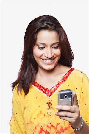 simsearch:630-01131089,k - Close-up of a young woman holding a mobile phone and smiling Foto de stock - Sin royalties Premium, Código: 630-01129746