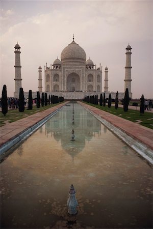 simsearch:625-01093095,k - Reflection of a mausoleum in water, Taj Mahal, Agra, Uttar Pradesh, India Foto de stock - Sin royalties Premium, Código: 630-01130094