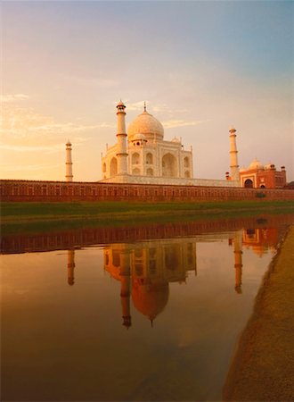 simsearch:630-01130201,k - Réflexion d'un mausolée dans l'eau, Taj Mahal, Agra, Uttar Pradesh, Inde Photographie de stock - Premium Libres de Droits, Code: 630-01130372