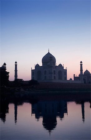 simsearch:630-01127464,k - Reflection of a mausoleum in a river, Taj Mahal, Yamuna River, Agra, Uttar Pradesh, India Foto de stock - Sin royalties Premium, Código: 630-01130391