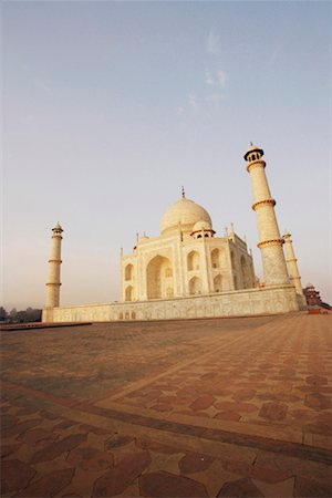 simsearch:630-01130095,k - Low angle view of a mausoleum, Taj Mahal, Agra, Uttar Pradesh, India Foto de stock - Royalty Free Premium, Número: 630-01130464