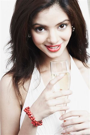 simsearch:630-01128103,k - Portrait of a young woman holding a champagne flute Stock Photo - Premium Royalty-Free, Code: 630-01130723