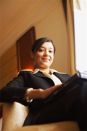 Portrait of a businesswoman using a laptop Foto de stock - Sin royalties Premium, Código: 630-01131147