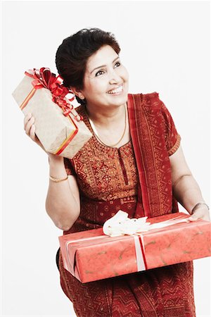 simsearch:630-01131008,k - Close-up of a mature woman holding gifts Foto de stock - Sin royalties Premium, Código: 630-01131143