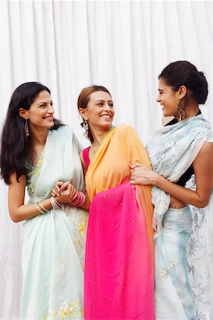saree and hair bun - Close-up of three young women smiling Stock Photo - Premium Royalty-Free, Code: 630-01131177