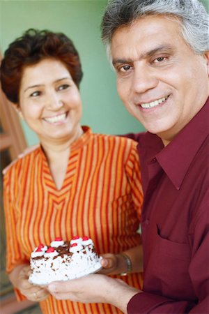 retired indian couple - Close-up of a mature couple holding a birthday cake Stock Photo - Premium Royalty-Free, Code: 630-01131248
