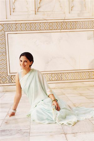 Portrait of a young woman sitting in a mausoleum, Taj Mahal, Agra, Uttar Pradesh, India Stock Photo - Premium Royalty-Free, Code: 630-01131347