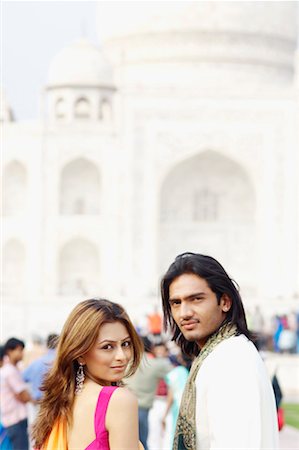 simsearch:630-01128800,k - Portrait of a young couple in front of a mausoleum, Taj Mahal, Agra, Uttar Pradesh, India Foto de stock - Sin royalties Premium, Código: 630-01131430