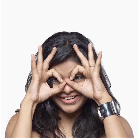 Portrait of a young woman pretending to wear eyeglasses Foto de stock - Sin royalties Premium, Código: 630-01191636