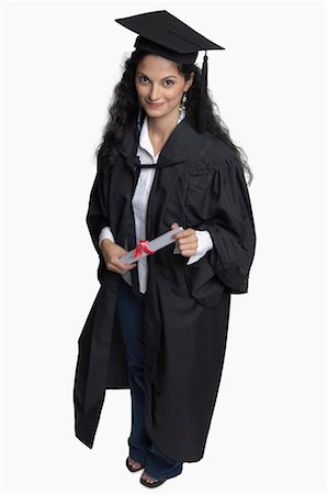 simsearch:630-01131049,k - Portrait of a young woman holding a diploma and smiling Foto de stock - Sin royalties Premium, Código: 630-01191729