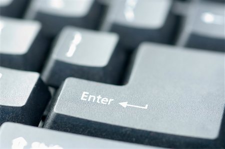 Close-up of an enter key of a computer keyboard Foto de stock - Royalty Free Premium, Número: 630-01191759