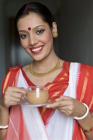 Close-up of a young woman holding a cup of tea Stock Photo - Premium Royalty-Free, Code: 630-01191955