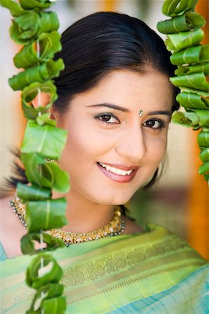 Portrait of a young woman smiling Stock Photo - Premium Royalty-Free, Code: 630-01192206