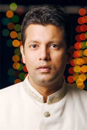 simsearch:630-01192929,k - Porträt eines Mitte Erwachsenen Mannes tragen traditionellen indischen Kleidung Stockbilder - Premium RF Lizenzfrei, Bildnummer: 630-01192384