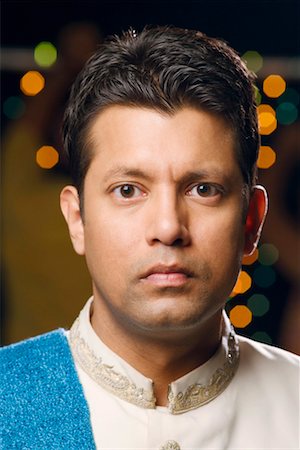 simsearch:630-01192929,k - Porträt eines Mitte Erwachsenen Mannes tragen traditionellen indischen Kleidung Stockbilder - Premium RF Lizenzfrei, Bildnummer: 630-01192385
