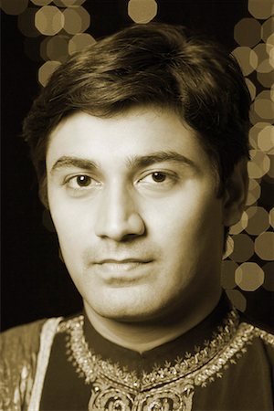 simsearch:630-01192929,k - Porträt eines jungen Mannes tragen traditionellen indischen Kleidung Stockbilder - Premium RF Lizenzfrei, Bildnummer: 630-01192387