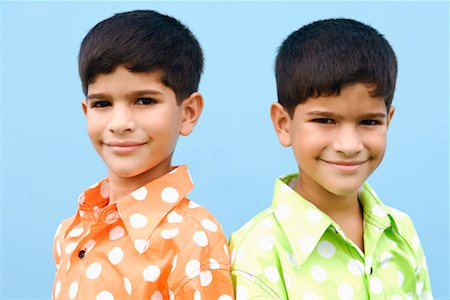 Portrait de deux frères jumeaux Photographie de stock - Premium Libres de Droits, Code: 630-01192530