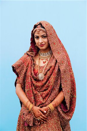 Portrait of a bride in a traditional wedding dress Stock Photo - Premium Royalty-Free, Code: 630-01192914