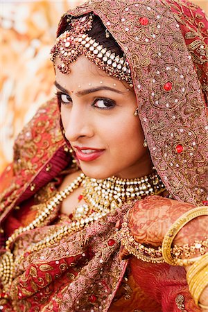 Portrait of a bride in a traditional wedding dress Stock Photo - Premium Royalty-Free, Code: 630-01192959