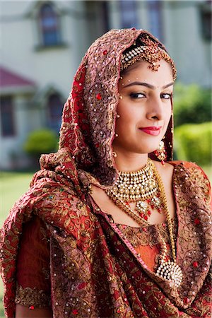 Portrait of a bride in a traditional wedding dress Stock Photo - Premium Royalty-Free, Code: 630-01192977