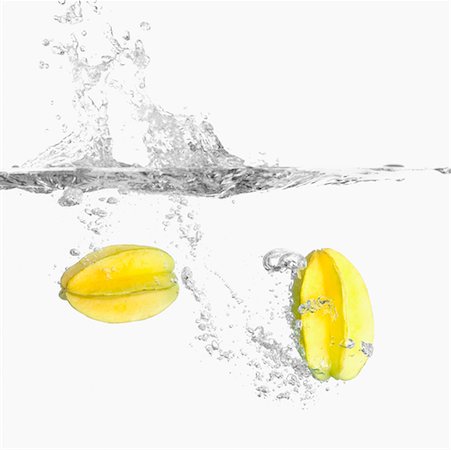 Nahaufnahme der beiden Starfruits unter Wasser Stockbilder - Premium RF Lizenzfrei, Bildnummer: 630-01490556