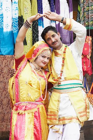 rajasthan clothes for women - Portrait d'un jeune couple effectuant Raasleela Photographie de stock - Premium Libres de Droits, Code: 630-01490591