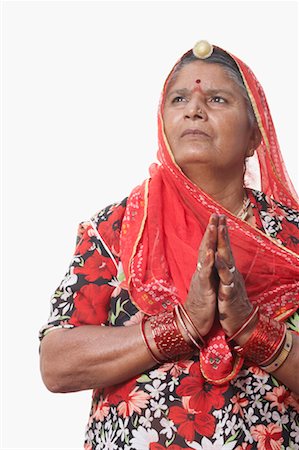 Close-up of a mature woman standing in a prayer position Foto de stock - Sin royalties Premium, Código: 630-01490608