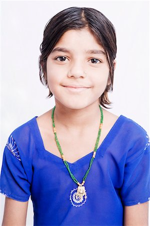 Portrait of a girl smiling Foto de stock - Sin royalties Premium, Código: 630-01490744