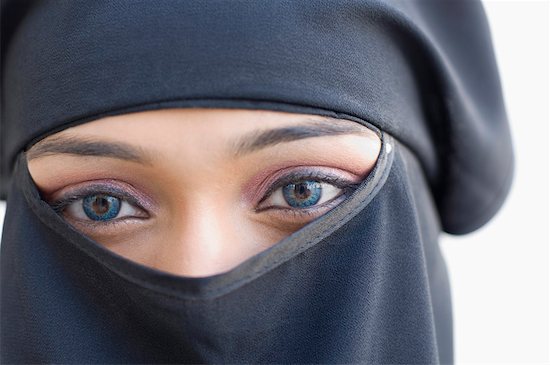 Portrait of a young woman wearing a hijab Photographie de stock - Premium Libres de Droits, Le code de l’image : 630-01490971