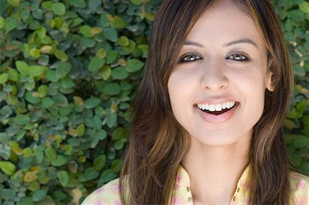 Portrait of a young woman smiling Stock Photo - Premium Royalty-Free, Code: 630-01491328