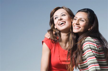 simsearch:630-01874412,k - Close-up of a young woman smiling with her arms around another woman Foto de stock - Sin royalties Premium, Código: 630-01491378